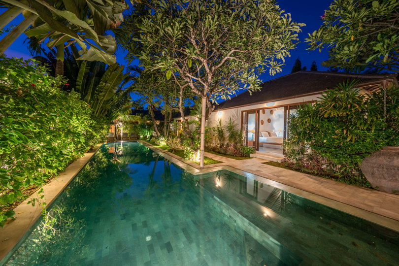 Ailenizin Double Six Beach'e Yakın 4 Yatak Odalı Lüks Bir Tatil Villası Kiraladığını Hayal Edin, Bali Villa 2116