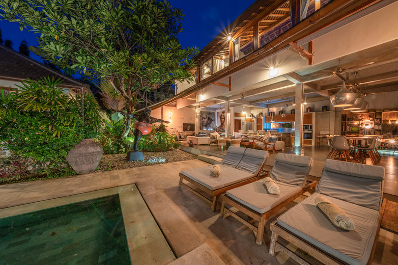 Ailenizin Double Six Beach'e Yakın 4 Yatak Odalı Lüks Bir Tatil Villası Kiraladığını Hayal Edin, Bali Villa 2116
