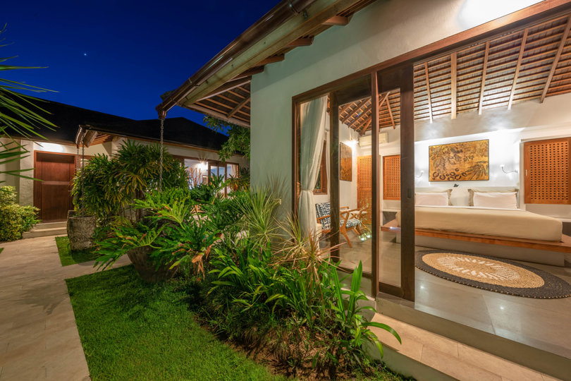 Ailenizin Double Six Beach'e Yakın 4 Yatak Odalı Lüks Bir Tatil Villası Kiraladığını Hayal Edin, Bali Villa 2116