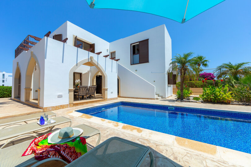 Sahilde Lüks 4 Yatak Odalı Villanızı Kiralamak İçin En İyi Kılavuz, Gazimağusa Villa 1022