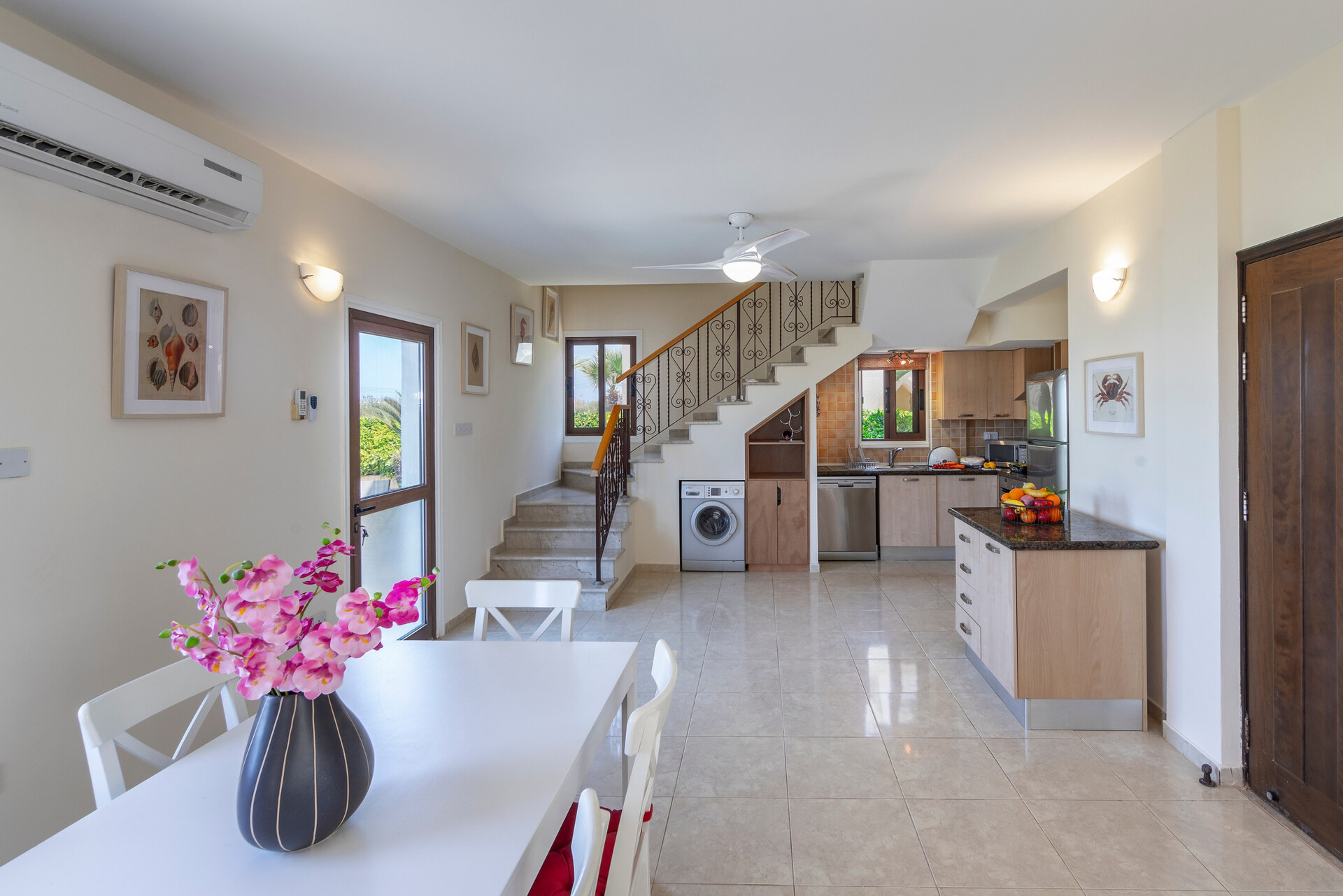 Sahilde Lüks 4 Yatak Odalı Villanızı Kiralamak İçin En İyi Kılavuz, Gazimağusa Villa 1022