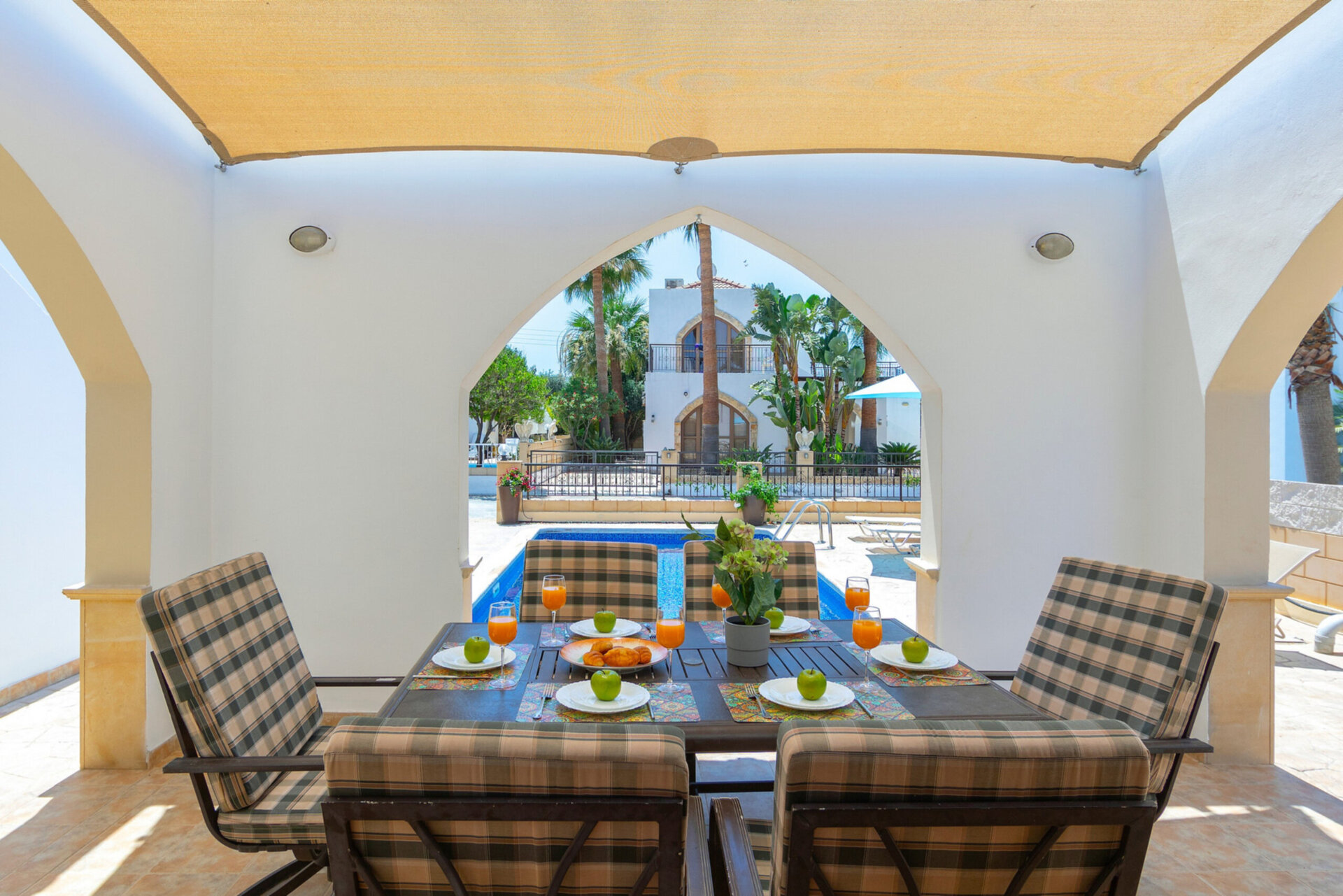 Sahilde Lüks 4 Yatak Odalı Villanızı Kiralamak İçin En İyi Kılavuz, Gazimağusa Villa 1022