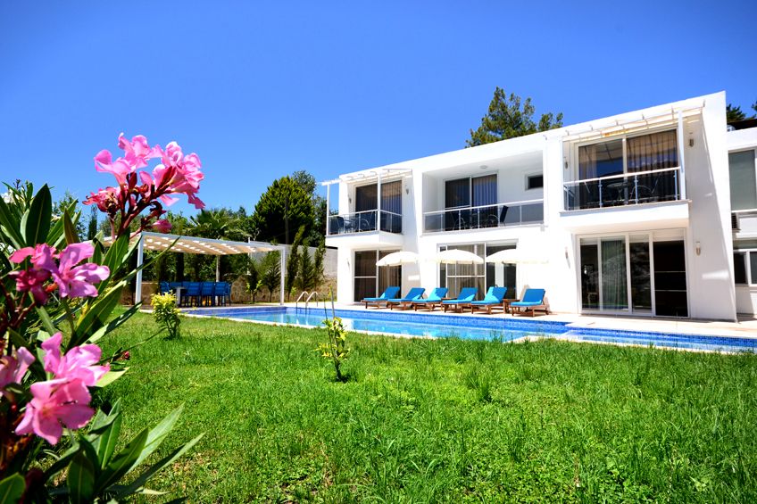 Kalkan Villa 1071'de 4 Yatak Odalı Lüks Villanızı Kiralayın