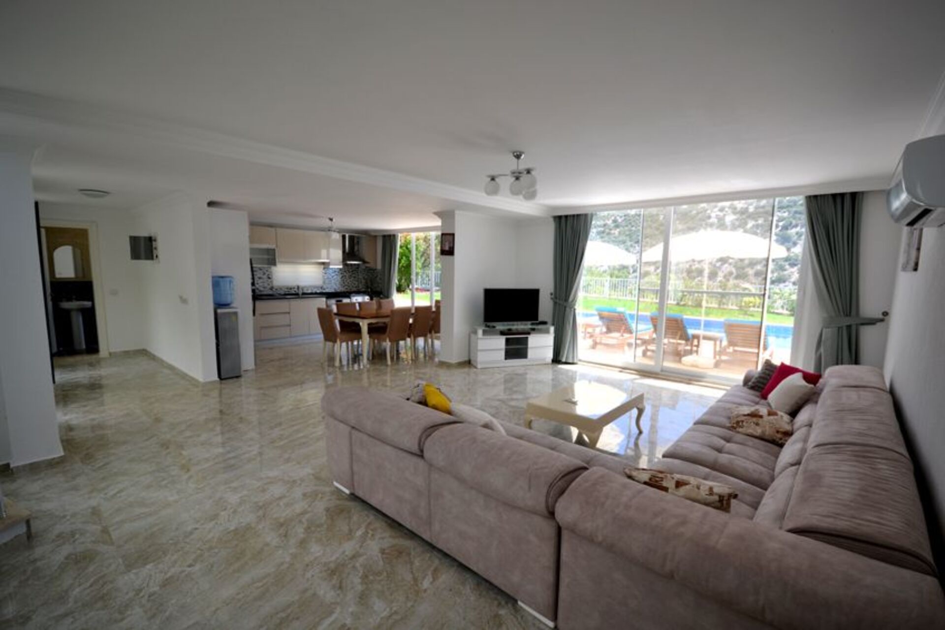 Kalkan Villa 1071'de 4 Yatak Odalı Lüks Villanızı Kiralayın