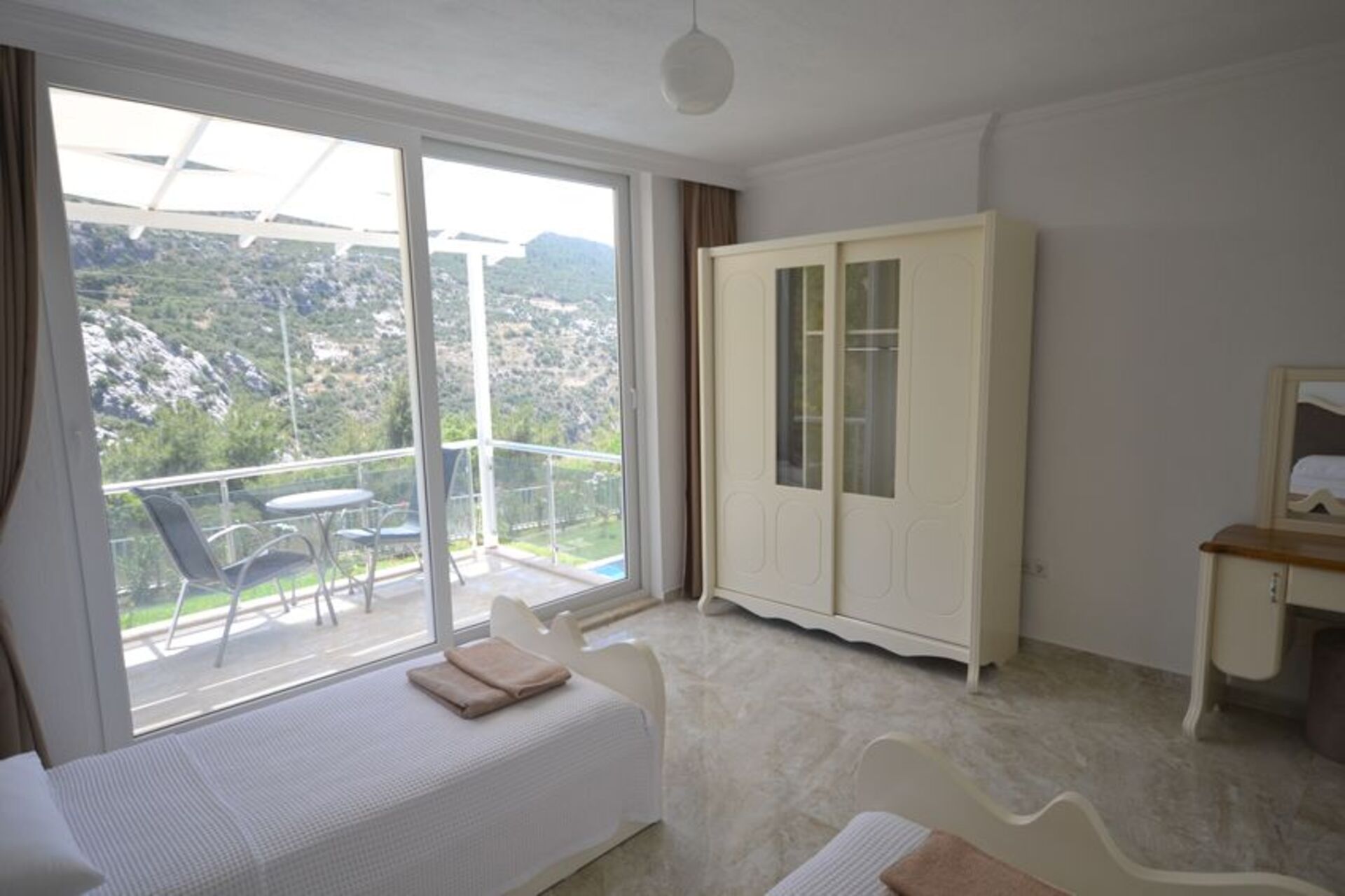 Kalkan Villa 1071'de 4 Yatak Odalı Lüks Villanızı Kiralayın