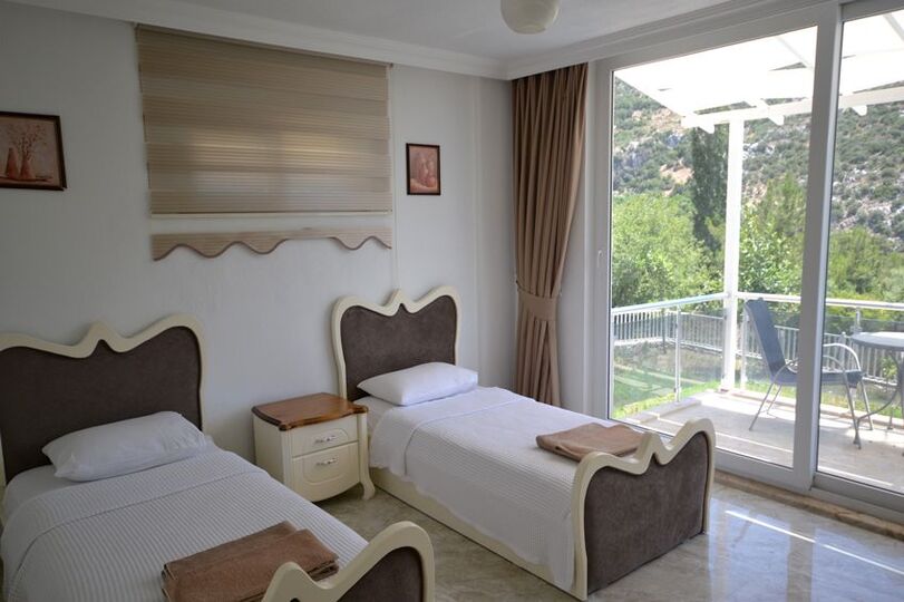 Kalkan Villa 1071'de 4 Yatak Odalı Lüks Villanızı Kiralayın