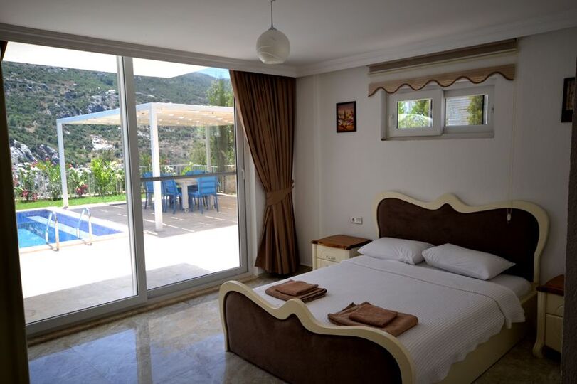 Kalkan Villa 1071'de 4 Yatak Odalı Lüks Villanızı Kiralayın