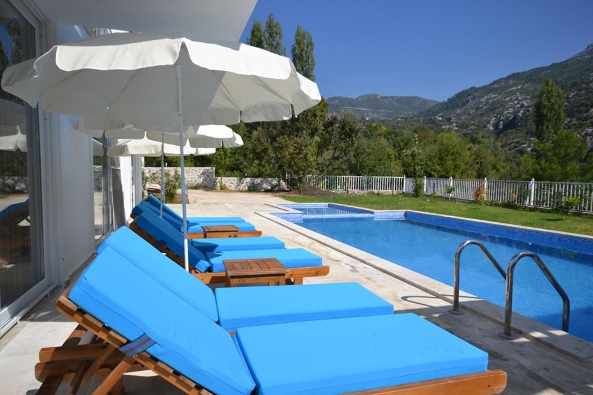 Kalkan Villa 1071'de 4 Yatak Odalı Lüks Villanızı Kiralayın