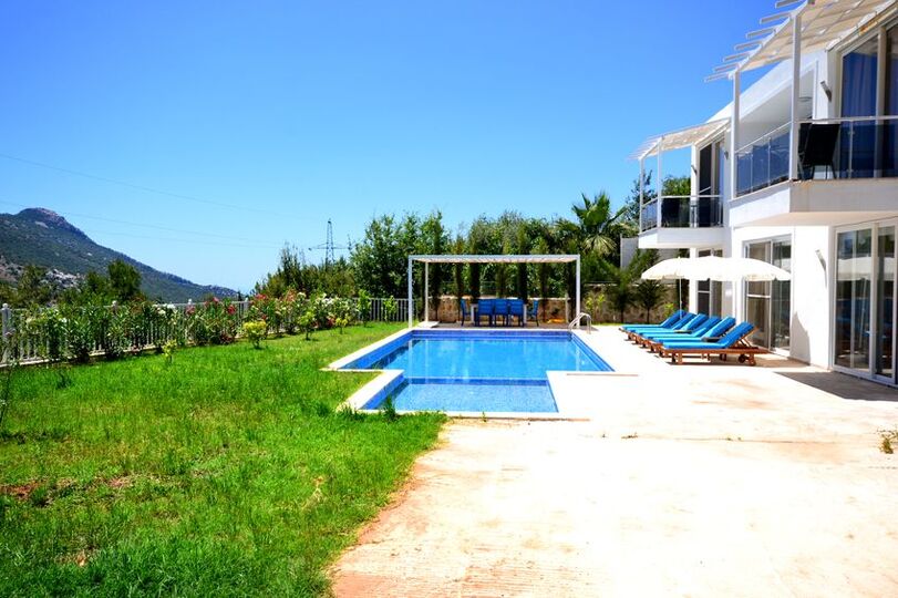 Kalkan Villa 1071'de 4 Yatak Odalı Lüks Villanızı Kiralayın