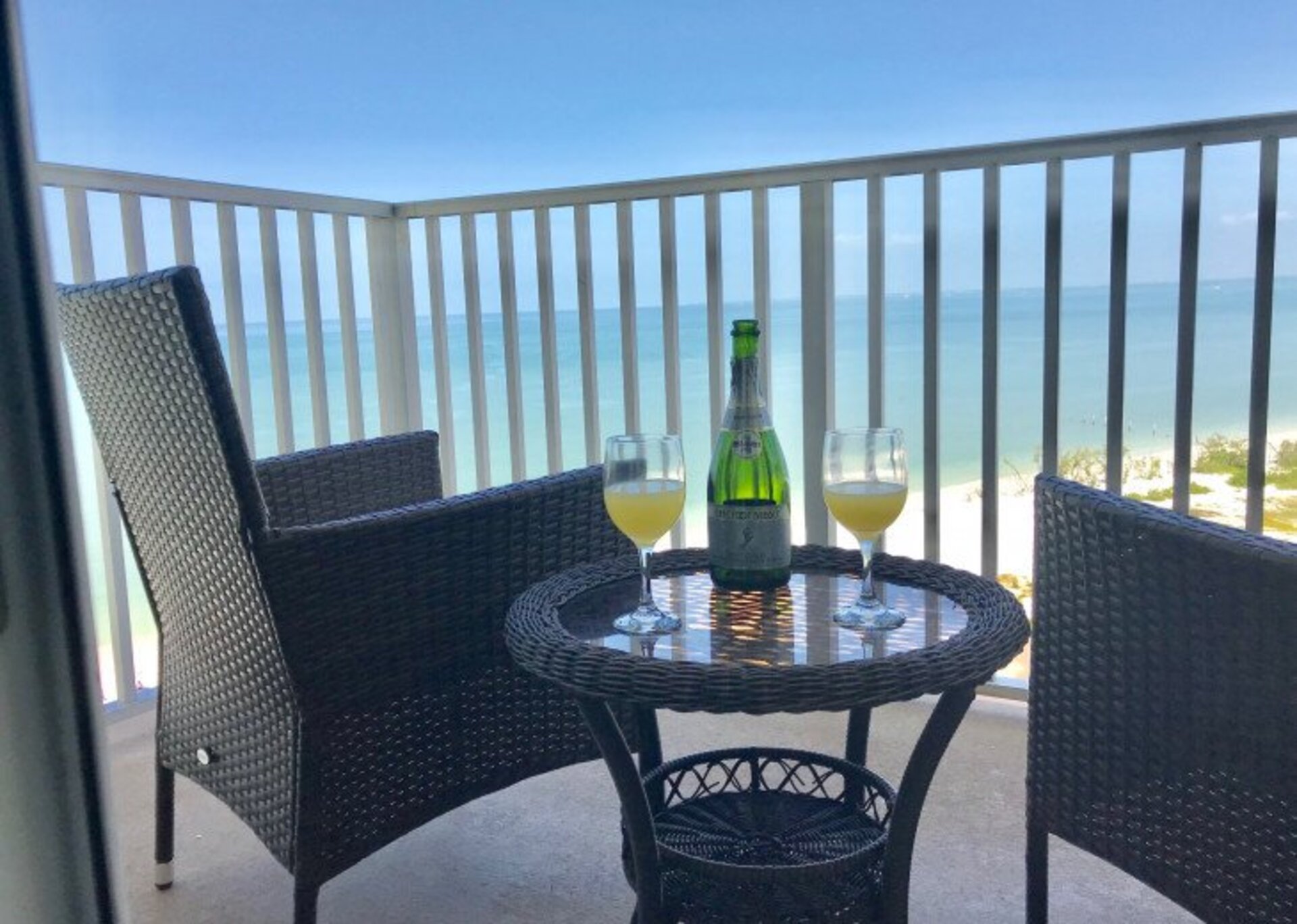 Estero Beach & Tennis'in En Prestijli Bölgelerinden Birinde 5 Yıldızlı Daire, Florida Condo 5946