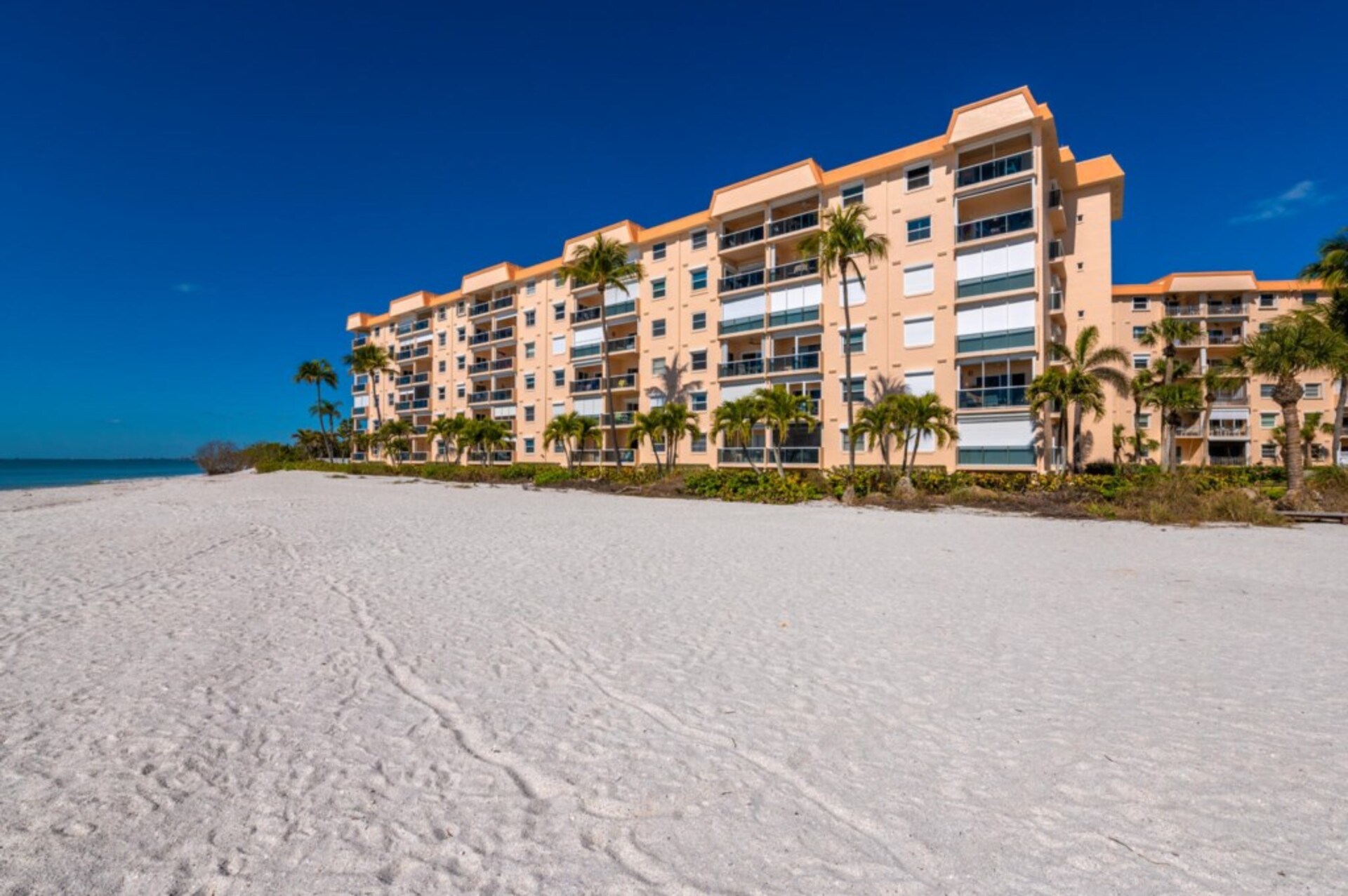 Leonardo Arms'ın En Prestijli Bölgelerinden Birinde 5 Yıldızlı Daire, Florida Condo 5950