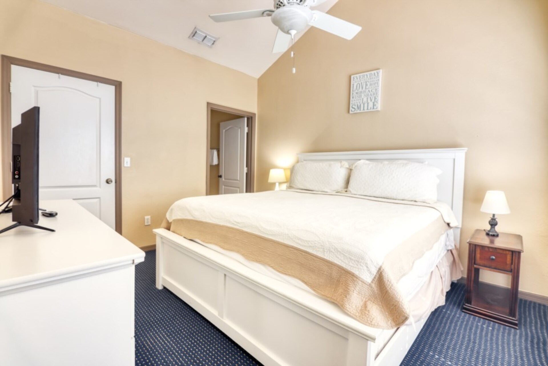 Runaway Beach Club'da Lüks Çağdaş Tarzda Daire, Florida Condo 5984