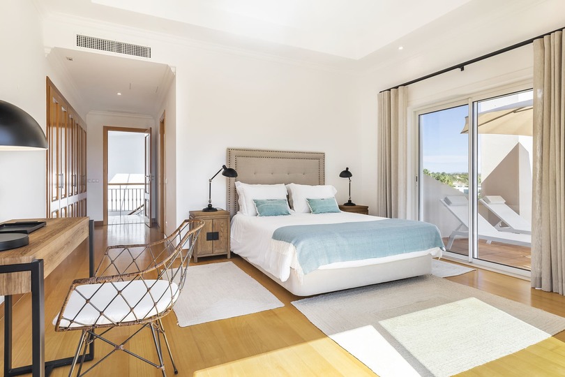 Özel Havuzlu Lüks 4 Yatak Odalı Villa, Faro Villa 1124
