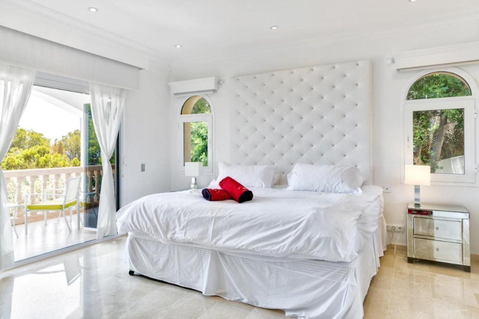 Mallorca Villa 1040'ta bulunan, özel havuzlu bu lüks villayı kiralayın.
