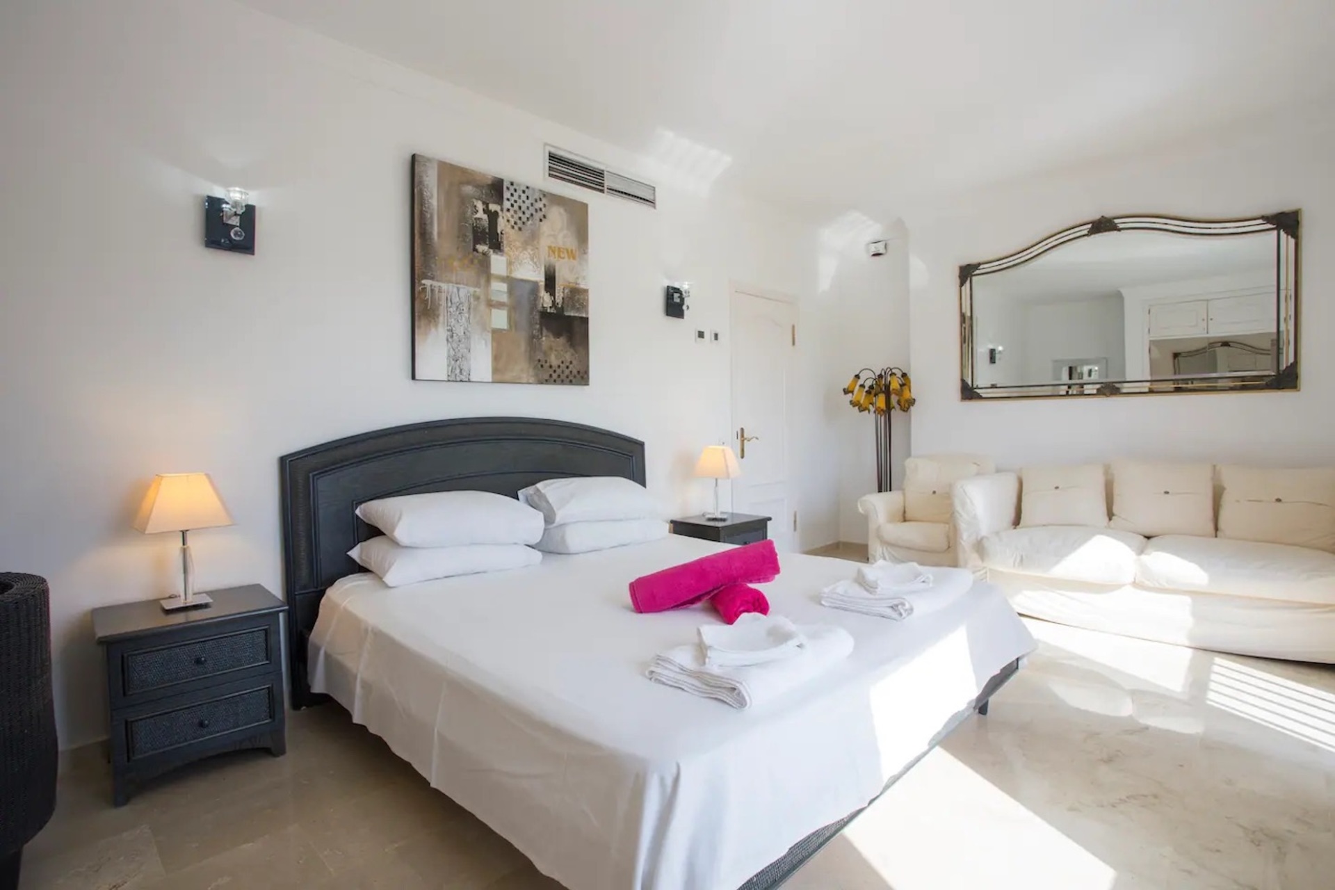Mallorca Villa 1040'ta bulunan, özel havuzlu bu lüks villayı kiralayın.