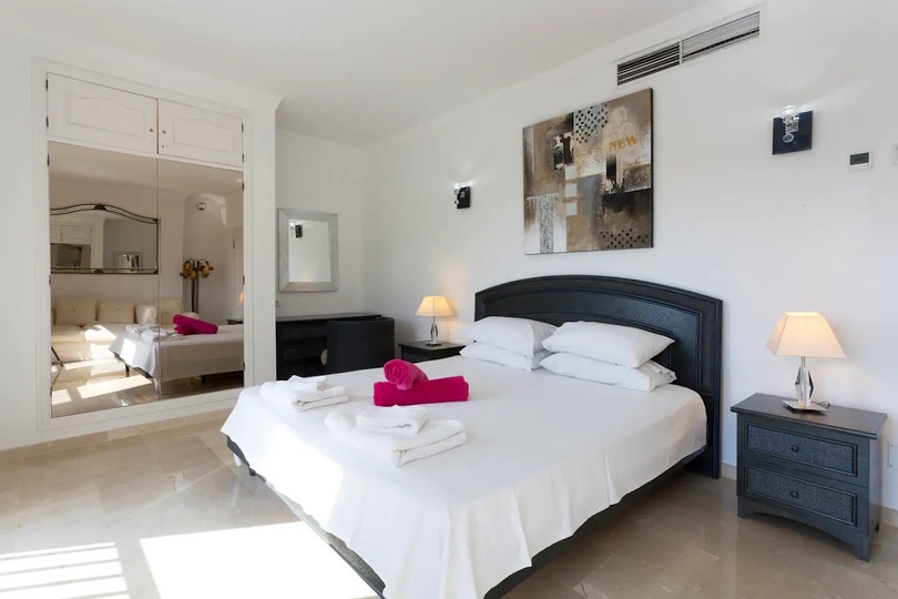 Mallorca Villa 1040'ta bulunan, özel havuzlu bu lüks villayı kiralayın.