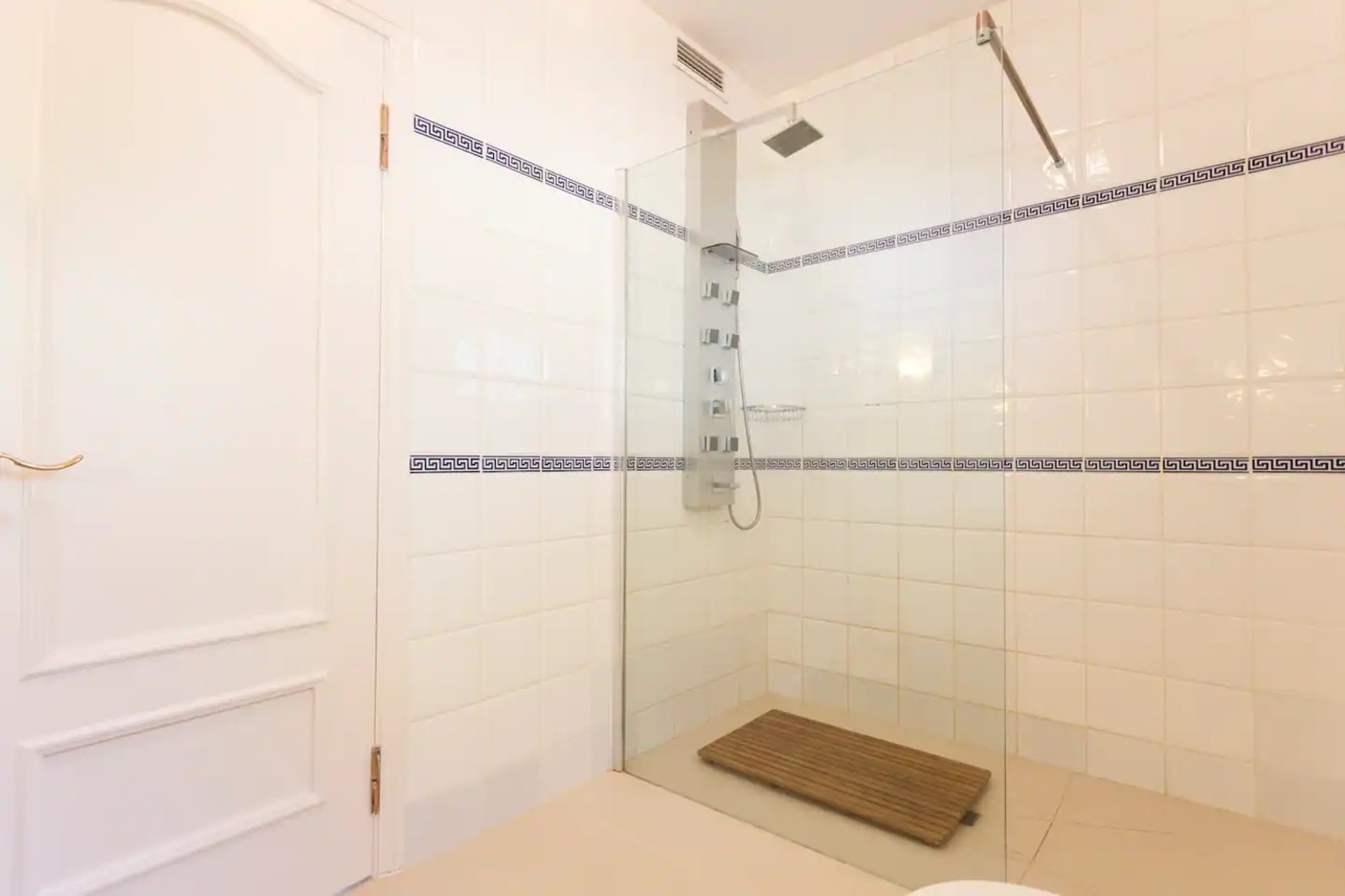 Mallorca Villa 1040'ta bulunan, özel havuzlu bu lüks villayı kiralayın.