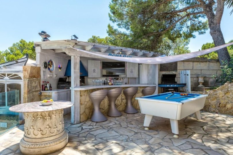 Mallorca Villa 1040'ta bulunan, özel havuzlu bu lüks villayı kiralayın.