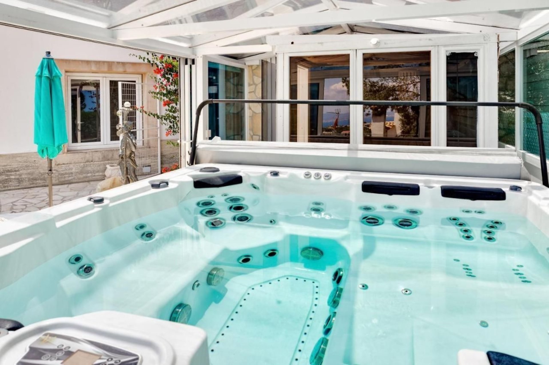Mallorca Villa 1040'ta bulunan, özel havuzlu bu lüks villayı kiralayın.