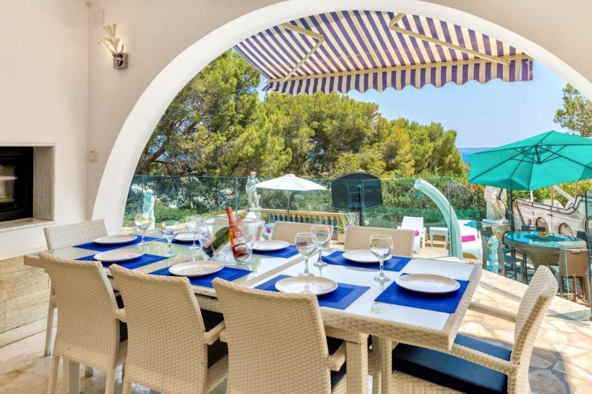Mallorca Villa 1040'ta bulunan, özel havuzlu bu lüks villayı kiralayın.