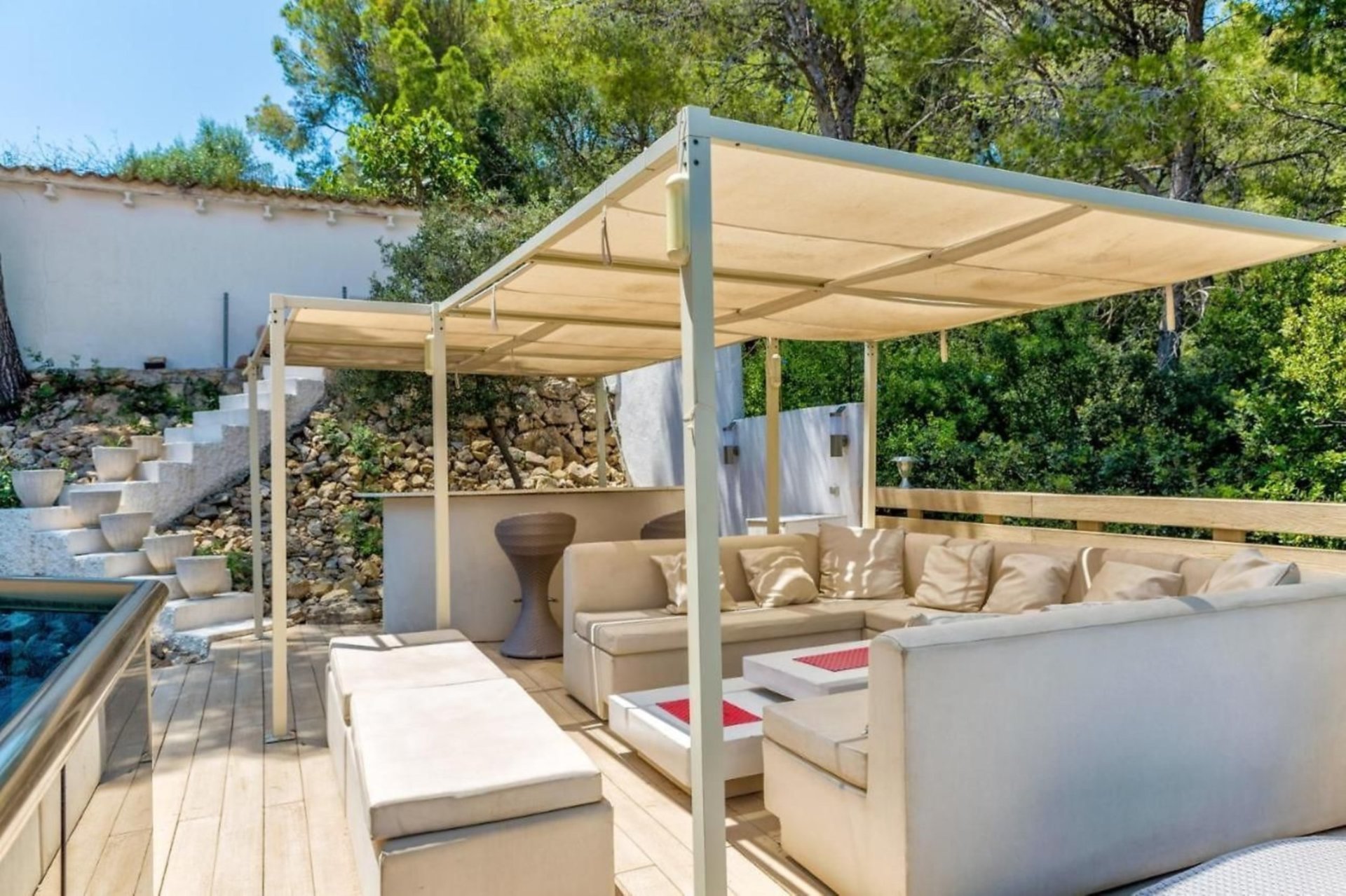 Mallorca Villa 1040'ta bulunan, özel havuzlu bu lüks villayı kiralayın.