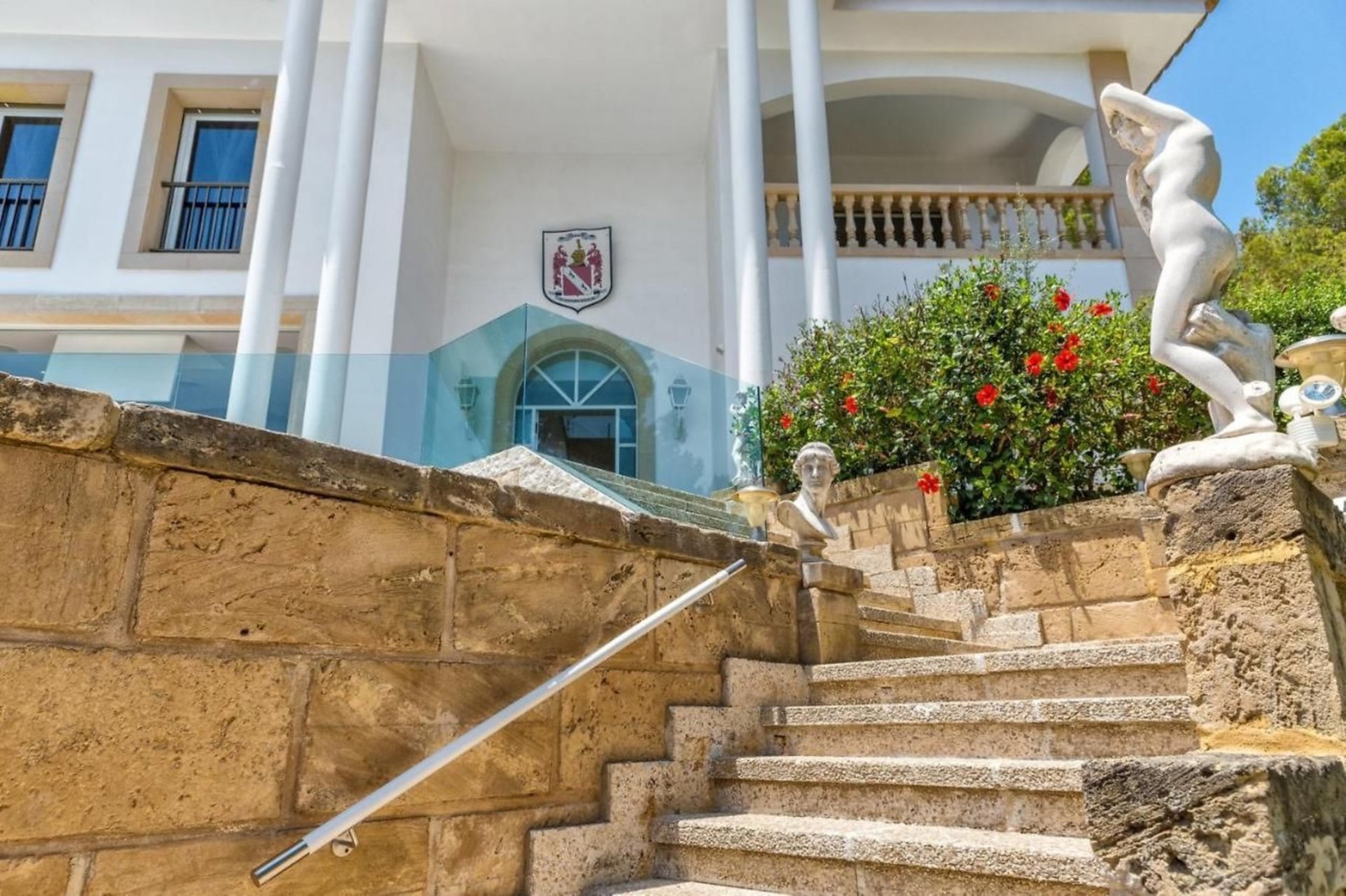 Mallorca Villa 1040'ta bulunan, özel havuzlu bu lüks villayı kiralayın.