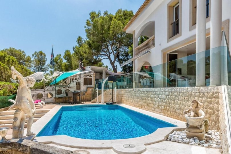 Mallorca Villa 1040'ta bulunan, özel havuzlu bu lüks villayı kiralayın.