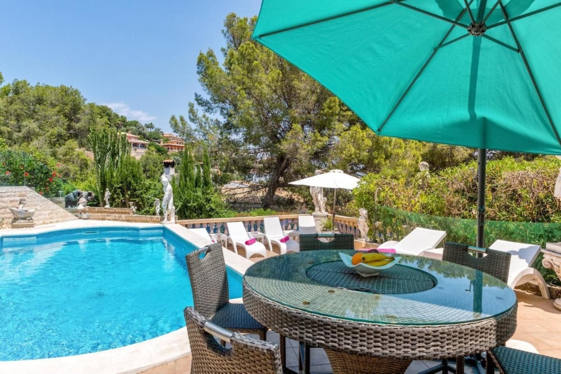 Mallorca Villa 1040'ta bulunan, özel havuzlu bu lüks villayı kiralayın.