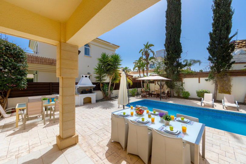 Mağusa'ya ve Güzel plajlarına birkaç dakika mesafedeki Güzel Tatil Villanız, Gazimağusa Villa 1027