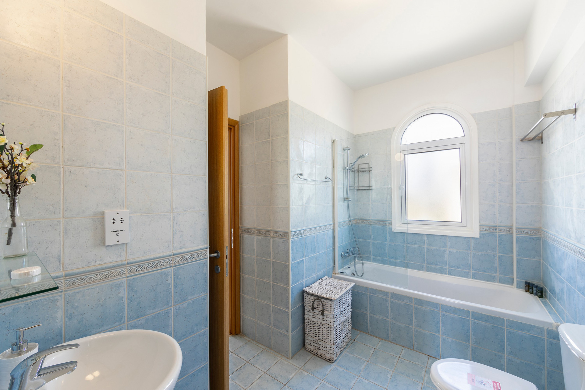 Mağusa'ya ve Güzel plajlarına birkaç dakika mesafedeki Güzel Tatil Villanız, Gazimağusa Villa 1027