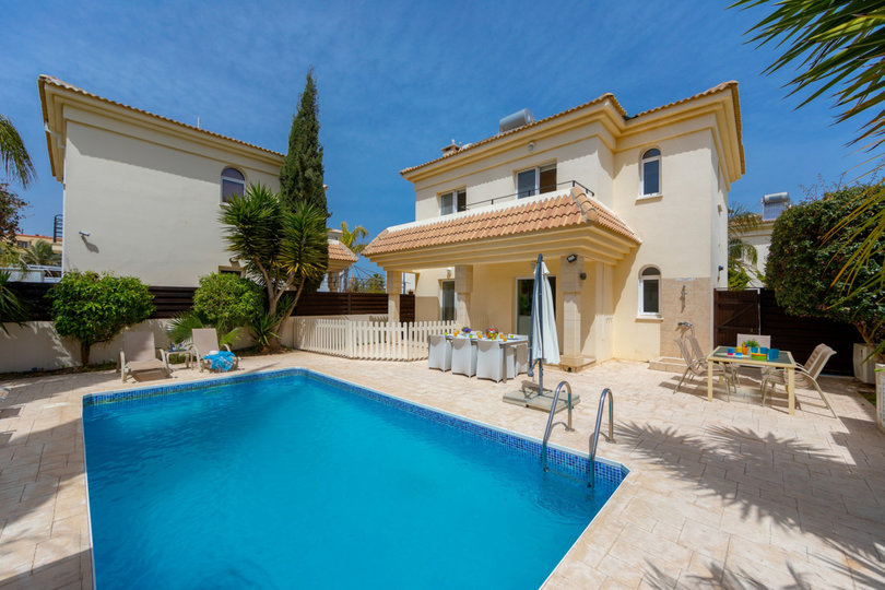 Mağusa'ya ve Güzel plajlarına birkaç dakika mesafedeki Güzel Tatil Villanız, Gazimağusa Villa 1027
