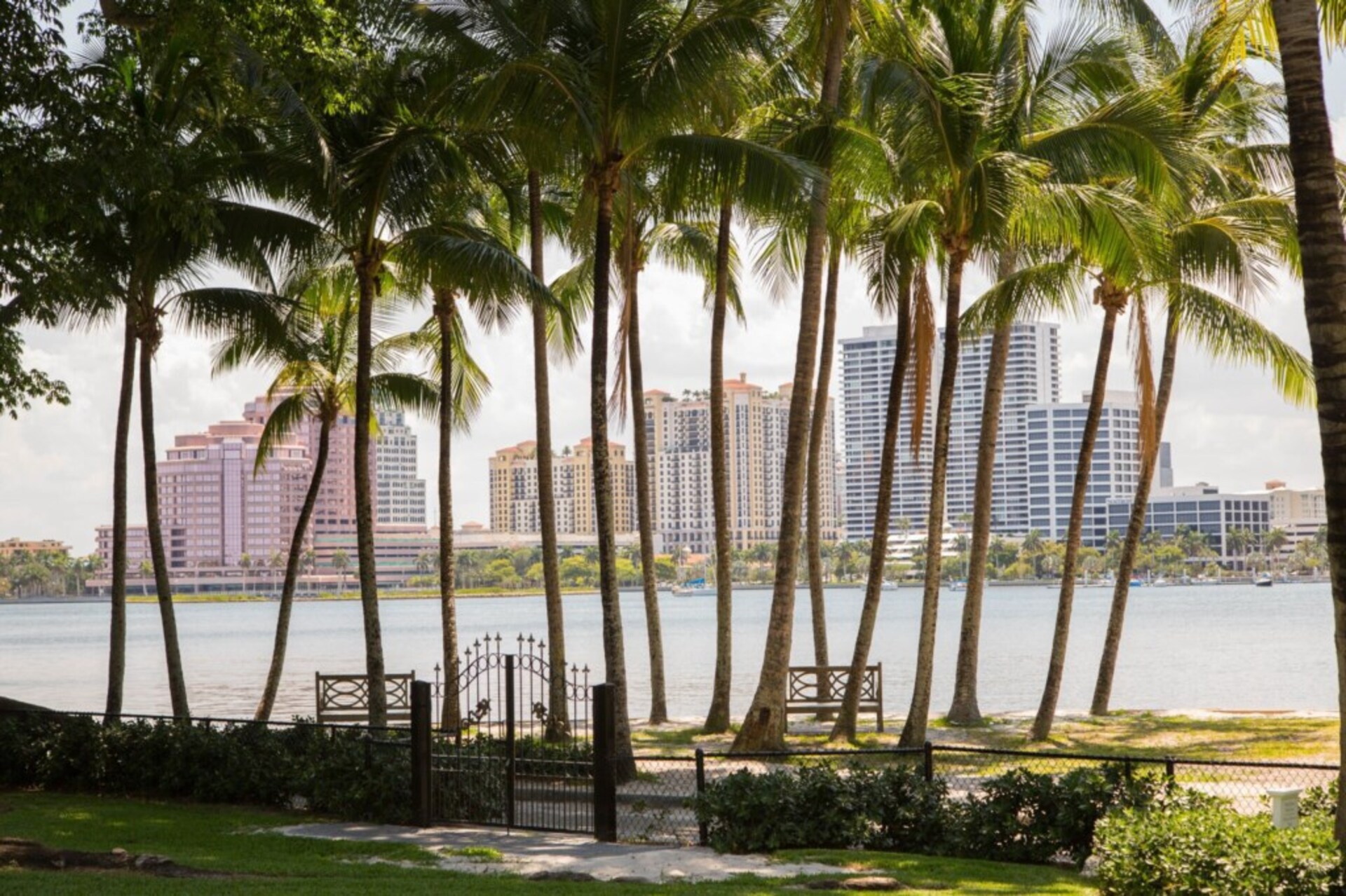 Resim West Palm Beach'te Bu Güzel 4 Yatak Odalı Villayı Kiralamak, West Palm Beach Villa 1870