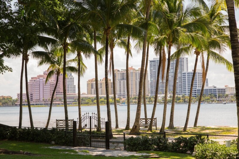 Resim West Palm Beach'te Bu Güzel 4 Yatak Odalı Villayı Kiralamak, West Palm Beach Villa 1870
