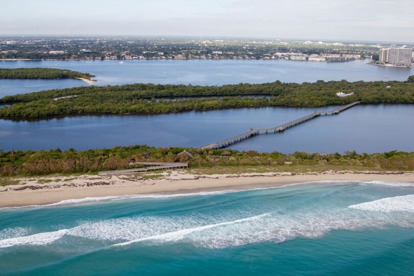 Resim West Palm Beach'te Bu Güzel 4 Yatak Odalı Villayı Kiralamak, West Palm Beach Villa 1870