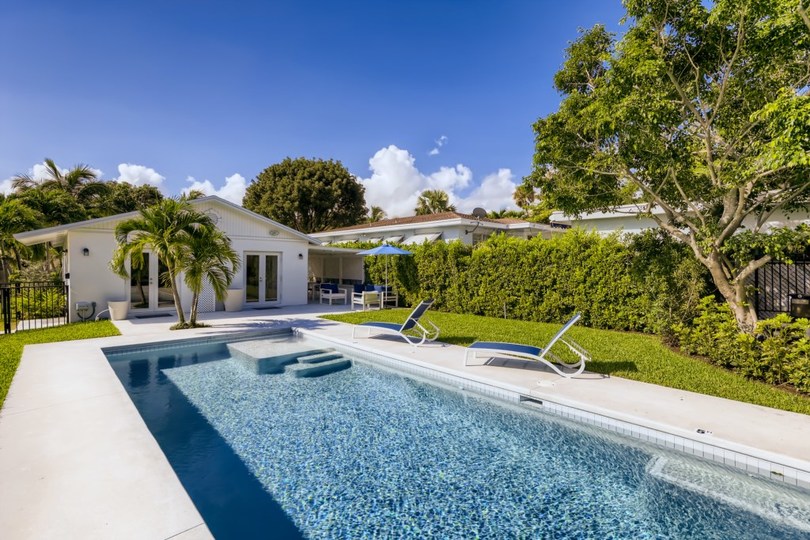 Resim West Palm Beach'teki Bu Güzel 2 Yatak Odalı Villayı Kiralamak, West Palm Beach Villa 1869