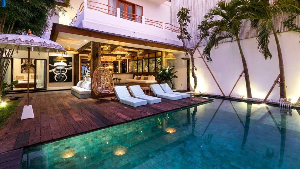 Huzurlu 4 Yatak Odalı Havuzlu Tatil Villası, Bali Villa 2205
