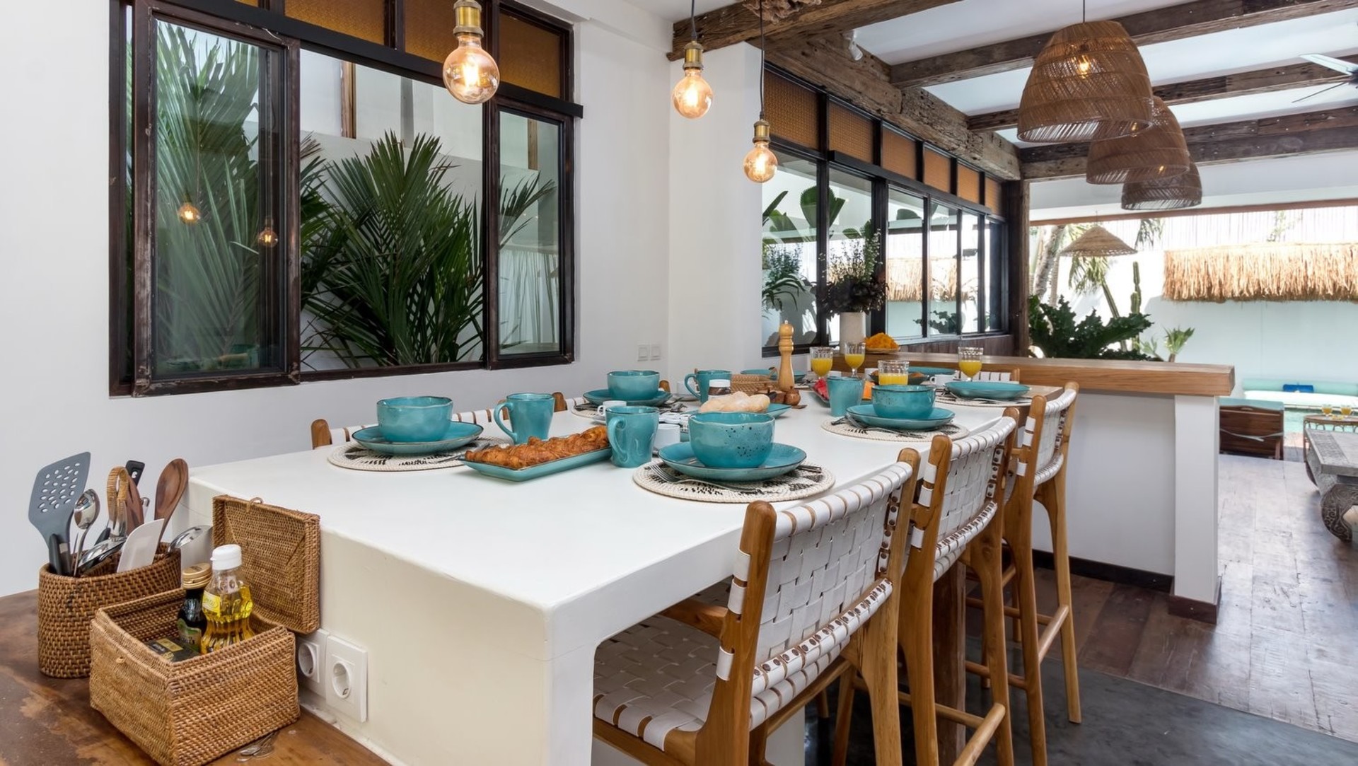 Huzurlu 4 Yatak Odalı Havuzlu Tatil Villası, Bali Villa 2205
