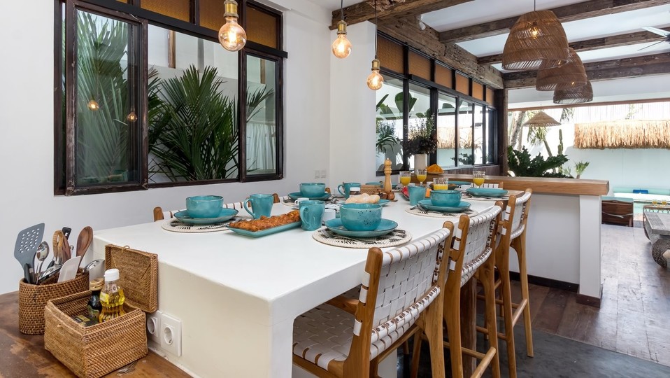 Huzurlu 4 Yatak Odalı Havuzlu Tatil Villası, Bali Villa 2205