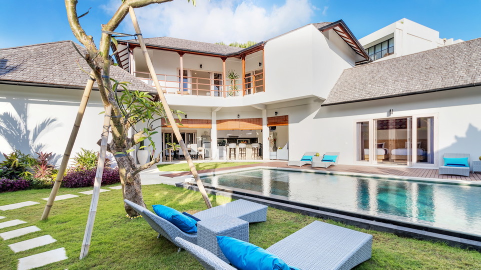 Bali'de Havuzlu ve Balkonlu Şirin 7 Yatak Odalı Villa, Bali villa 2206