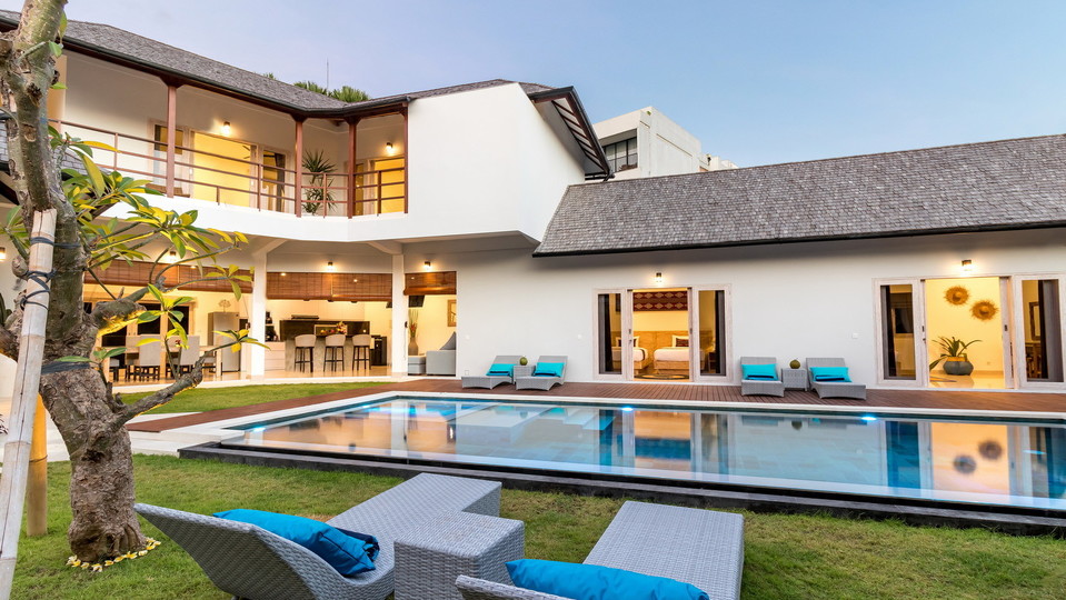 Bali'de Havuzlu ve Balkonlu Şirin 7 Yatak Odalı Villa, Bali villa 2206