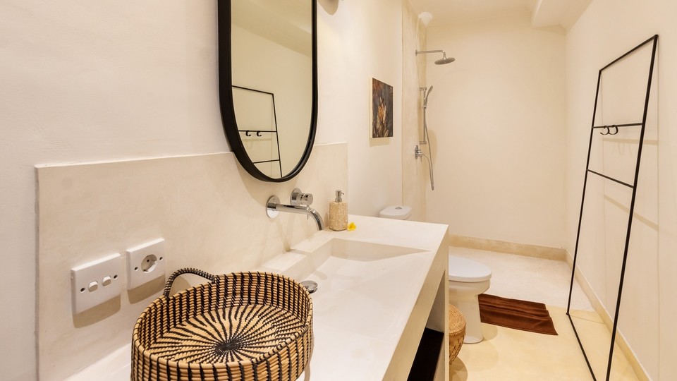 Muhteşem Havuz Alanına Sahip Rahat 4BR Villa, Bali Villa 2210