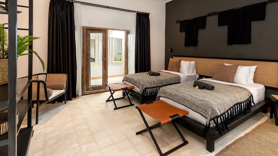 Muhteşem Havuz Alanına Sahip Rahat 4BR Villa, Bali Villa 2210