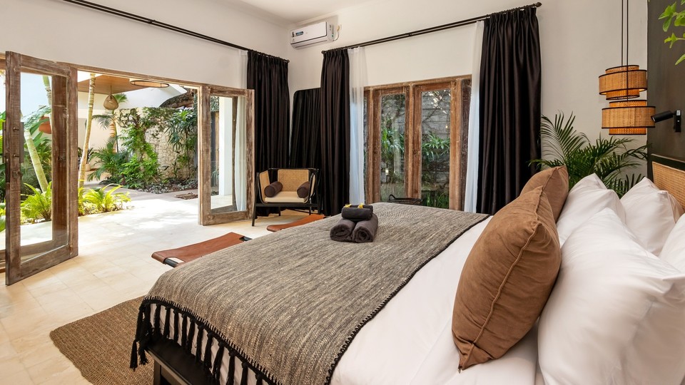 Muhteşem Havuz Alanına Sahip Rahat 4BR Villa, Bali Villa 2210