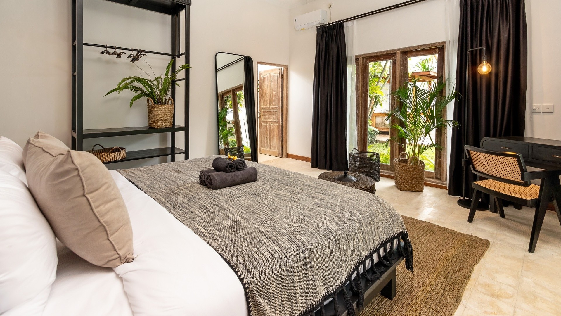 Muhteşem Havuz Alanına Sahip Rahat 4BR Villa, Bali Villa 2210