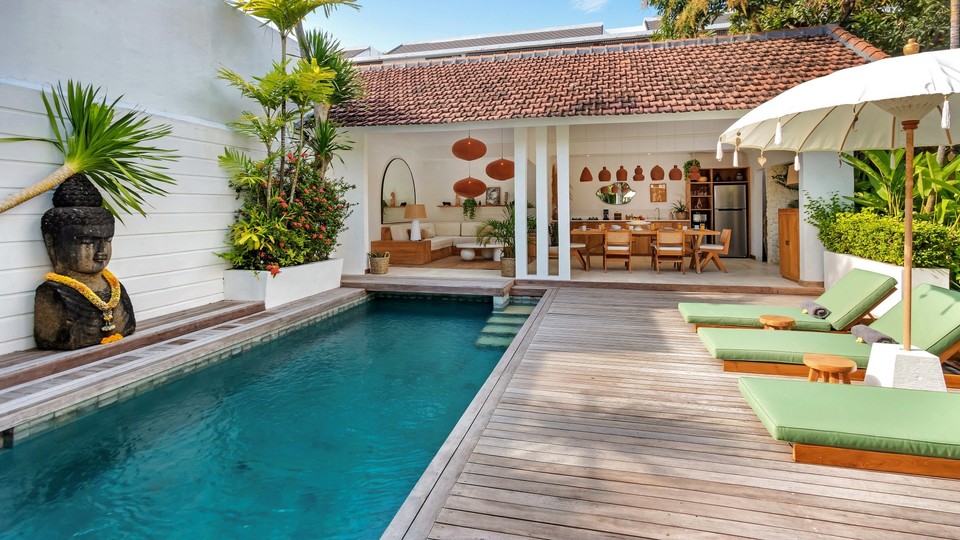 Muhteşem Havuz Alanına Sahip Rahat 4BR Villa, Bali Villa 2210