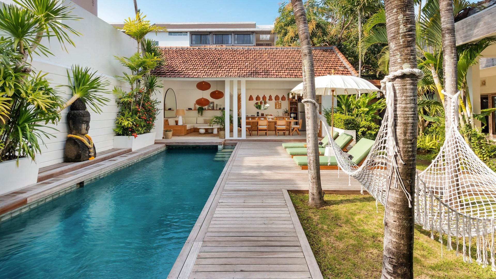 Muhteşem Havuz Alanına Sahip Rahat 4BR Villa, Bali Villa 2210