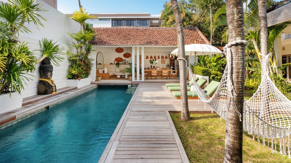 Muhteşem Havuz Alanına Sahip Rahat 4BR Villa, Bali Villa 2210