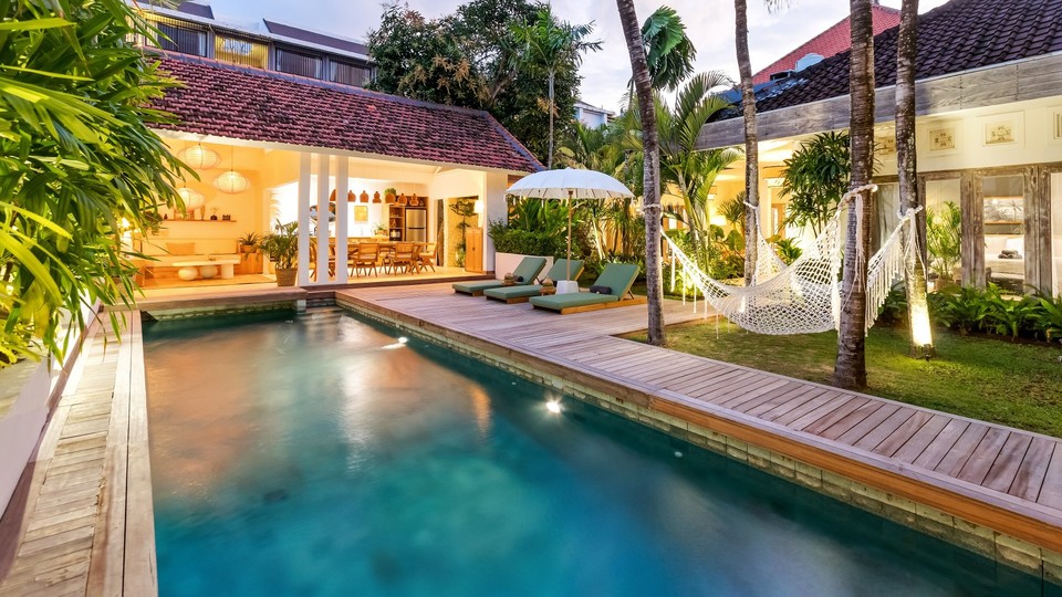 Muhteşem Havuz Alanına Sahip Rahat 4BR Villa, Bali Villa 2210