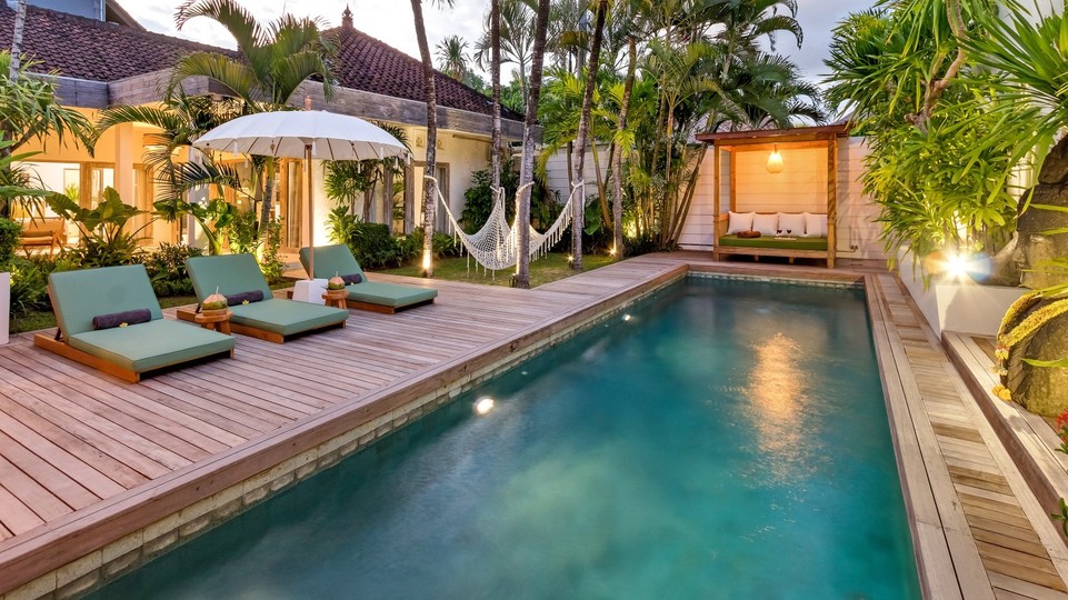 Muhteşem Havuz Alanına Sahip Rahat 4BR Villa, Bali Villa 2210