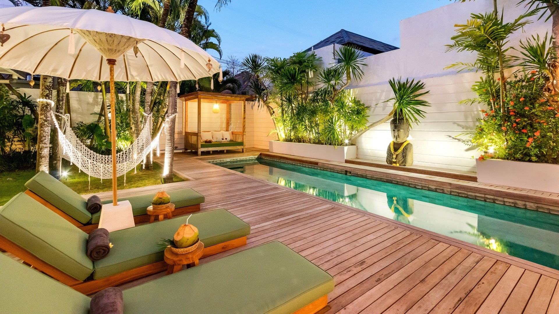 Muhteşem Havuz Alanına Sahip Rahat 4BR Villa, Bali Villa 2210